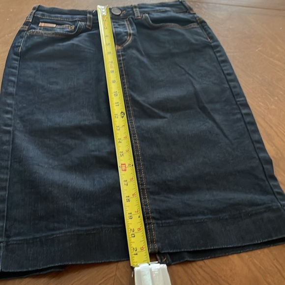 Zara premium denim collection dark wash Pencil skirt w/ 2 way zip size 4 EUC - Picture 15 of 16
